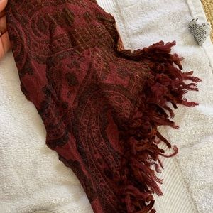 Vibrant scarf with Fringe